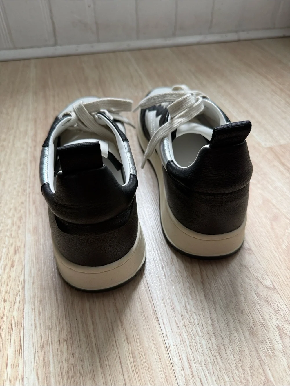 Steve Madden Everlie Perforated Lace Up Sneakers Size 9.5 - Picture 7 of 9